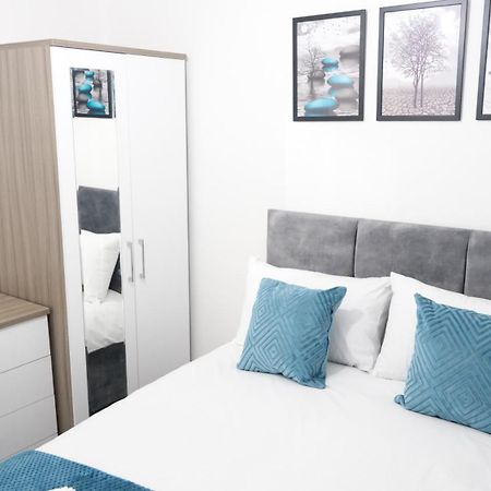 Modernized Three Bedroom House Near City Stadium, Attractions, City Centre - Sky N Netflix - Convenient Transport 曼彻斯特 外观 照片