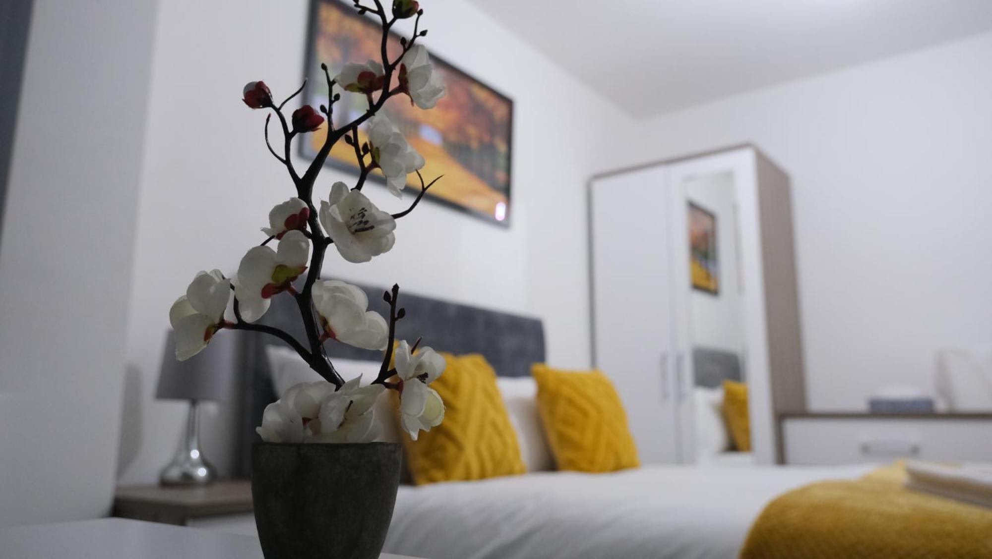 Modernized Three Bedroom House Near City Stadium, Attractions, City Centre - Sky N Netflix - Convenient Transport 曼彻斯特 外观 照片