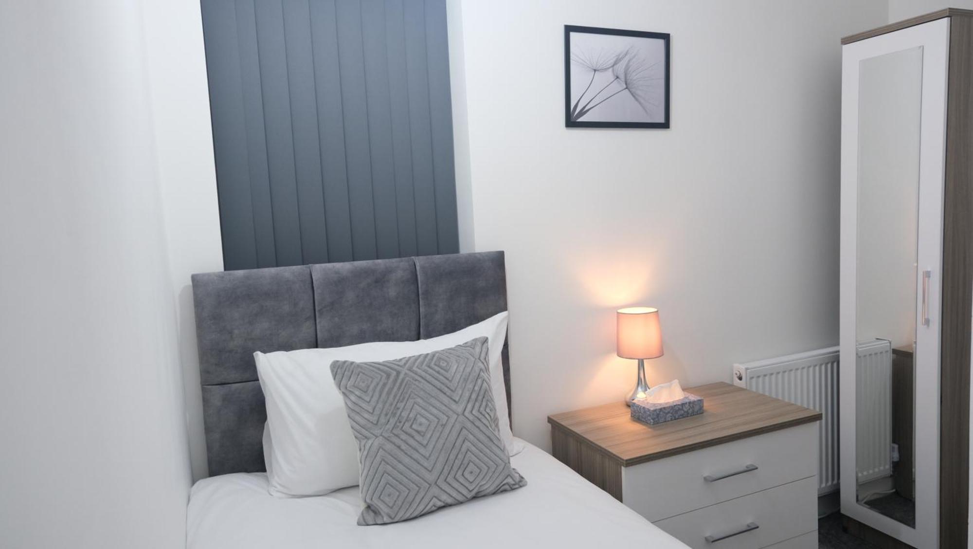 Modernized Three Bedroom House Near City Stadium, Attractions, City Centre - Sky N Netflix - Convenient Transport 曼彻斯特 外观 照片