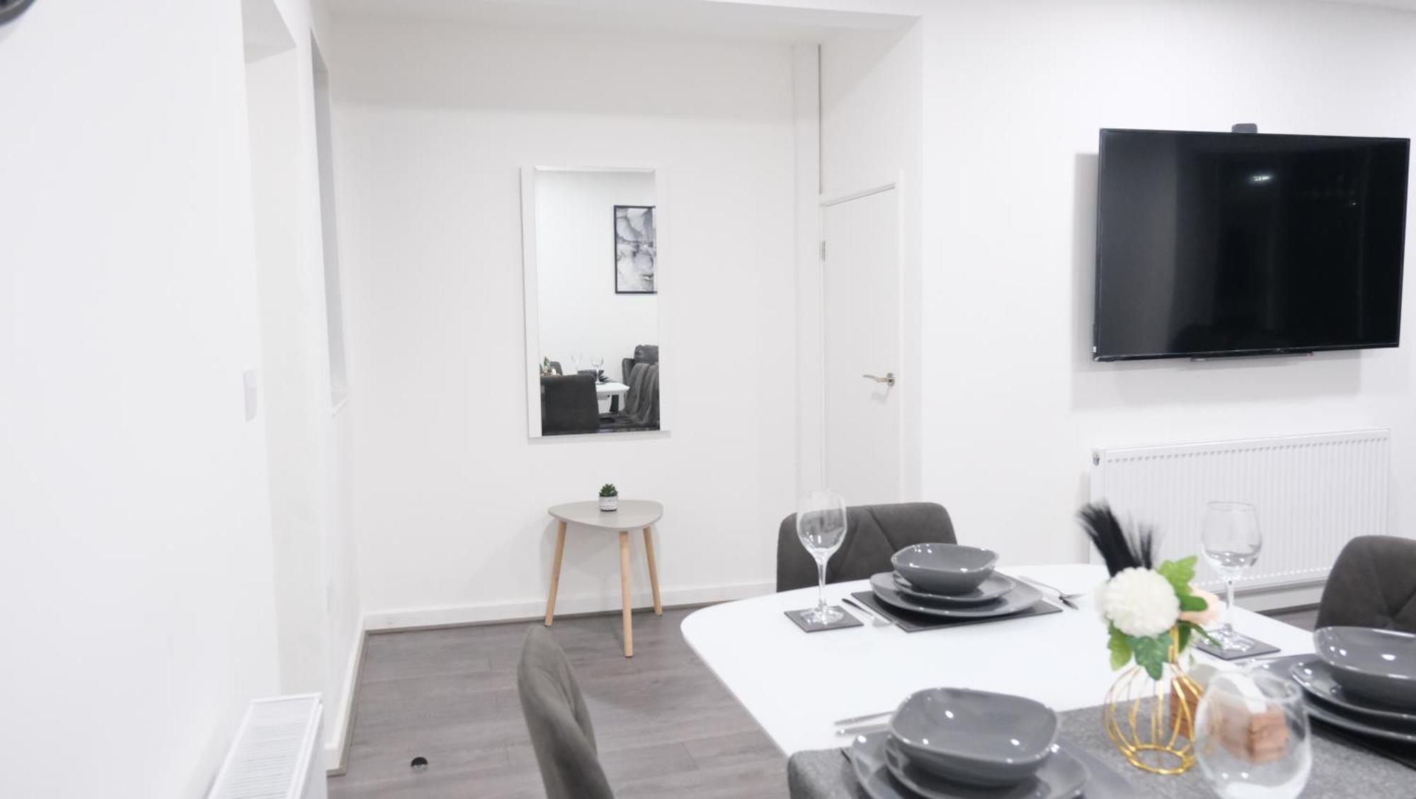 Modernized Three Bedroom House Near City Stadium, Attractions, City Centre - Sky N Netflix - Convenient Transport 曼彻斯特 外观 照片